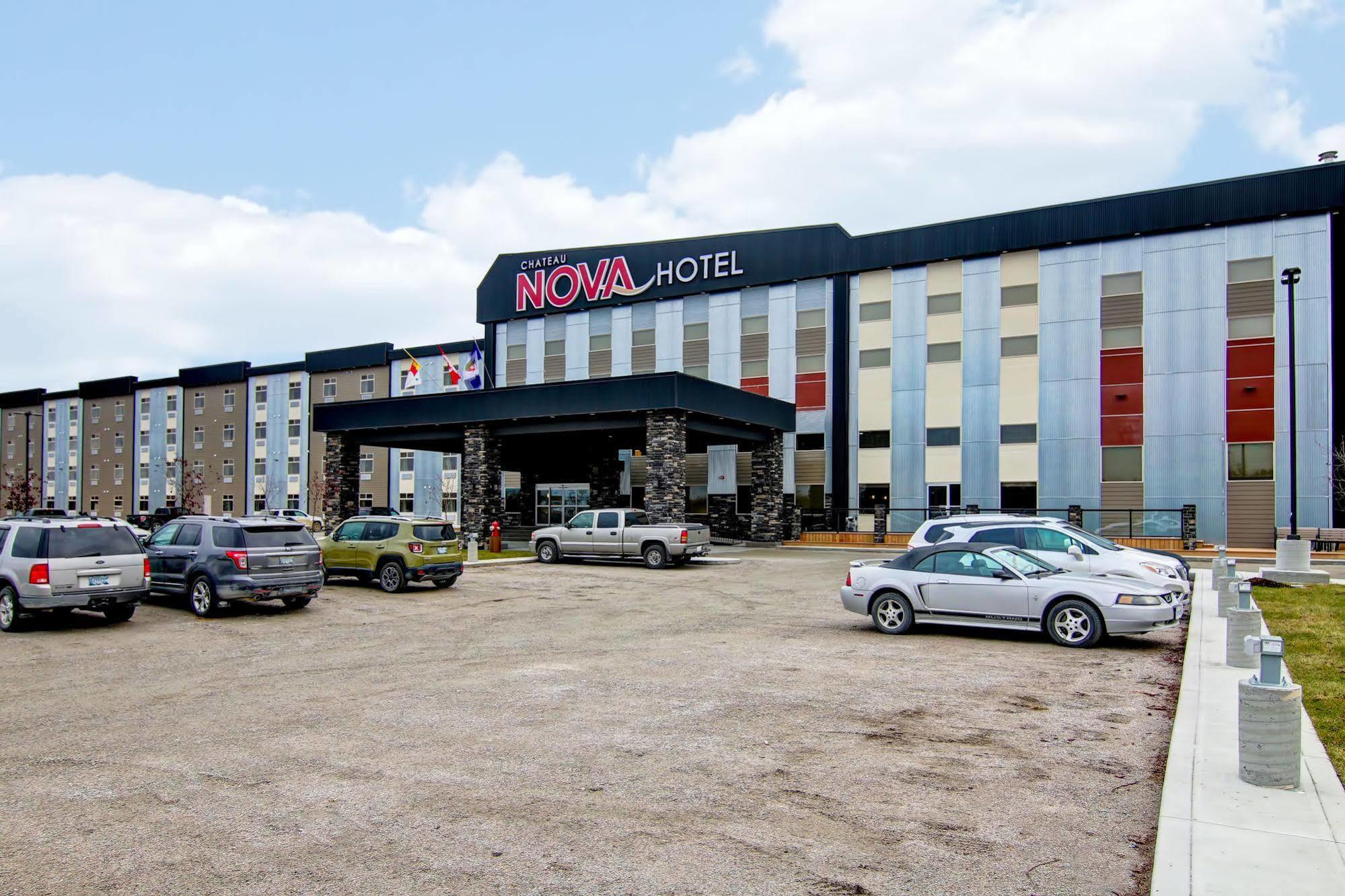 Chateau Nova Yellowknife Bagian luar foto